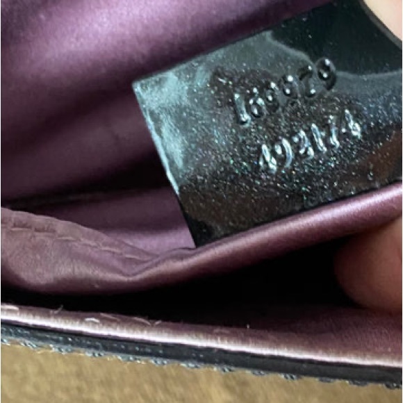 GUCCI G LOCK CLUTCH (AUTHENTIC) - Picture 2 of 7